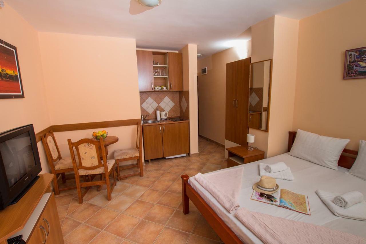 Adzic Apartments Budua Esterno foto